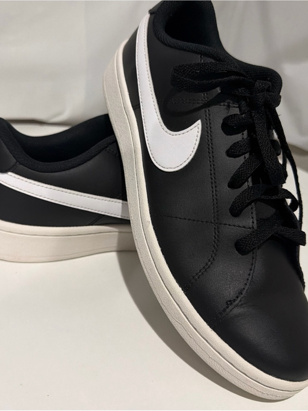 Nike Men’s Black and White Low-Top Sneakers